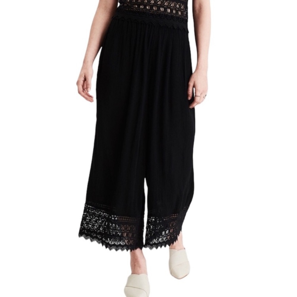 NWT American Eagle Wide Leg Elastic Waistband
Crochet Trim Pants. Size Small - Picture 2 of 8